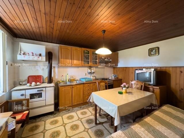 We are selling a large detached house with a spacious yard! 16