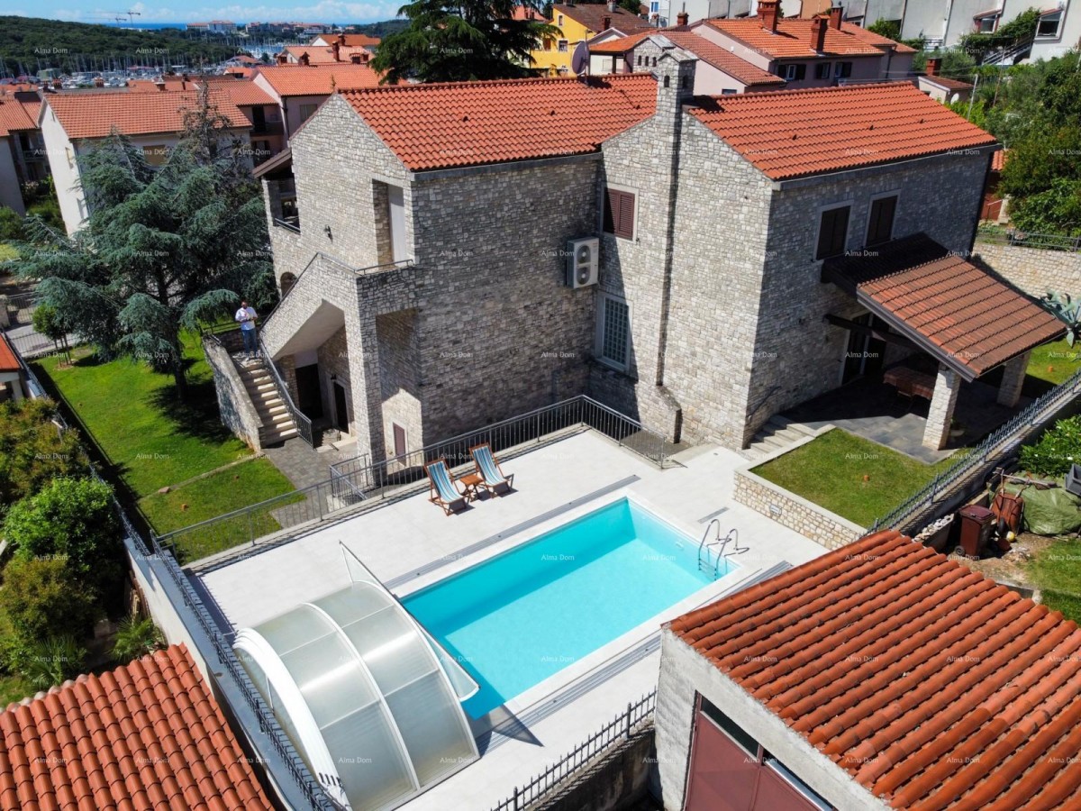 Beautiful house with a pool in Pula, ideal for a family or investment. 1