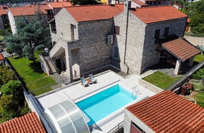 Beautiful house with a pool in Pula, ideal for a family or investment.
