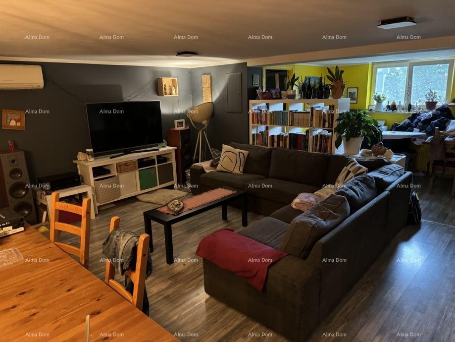 Прекрасный участок земли продается, окруженный лесами и виноградниками, с видом на Грачишће и Учку! 10