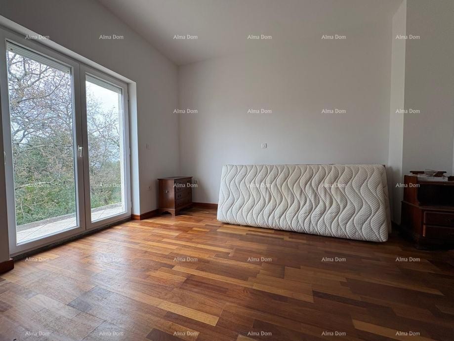 UMAG, apartment, two-story with a large yard of 1300 m2. The property has a usage permit. 5