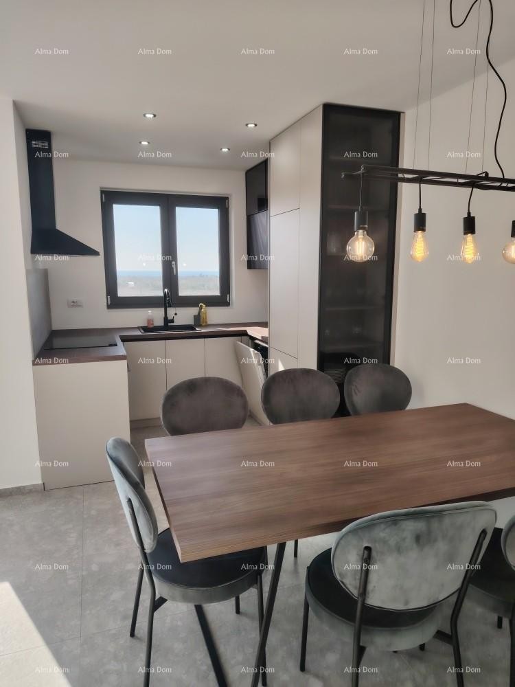 Top-notch three-bedroom apartment with a sea view, furnished 3