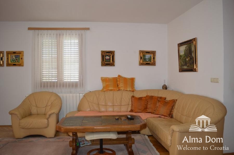 We are selling a house with five apartments in Medulin. 6