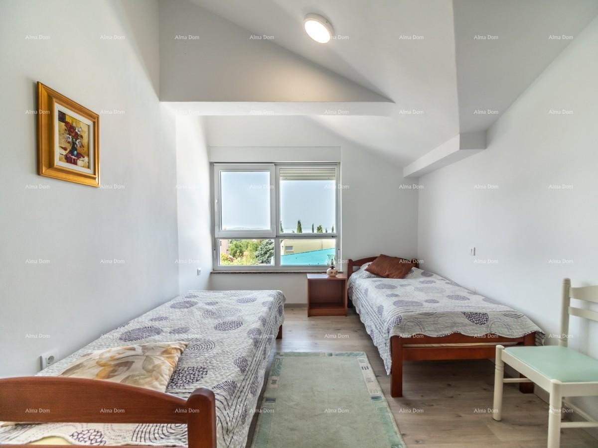 Apartmanska kuća s bazenom!Blizina mora i plaže!  Peroj. 13