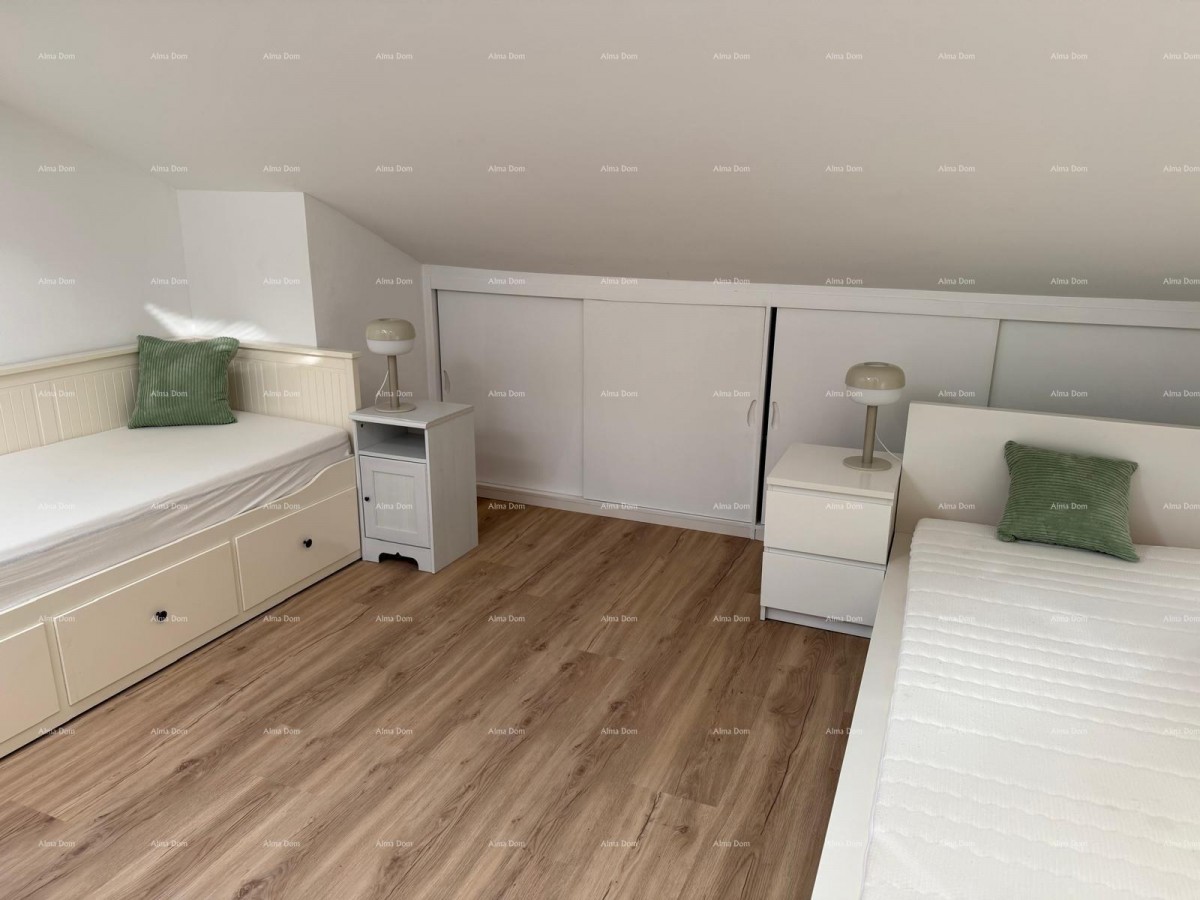 Dvosoban stan s pogledom odmah do mora 8