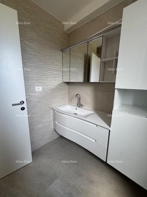 Two-story apartment with a pool and sea view. Medulin! 13