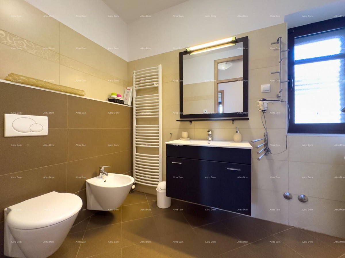 Beautiful house with a pool in Pula, ideal for a family or investment. 40