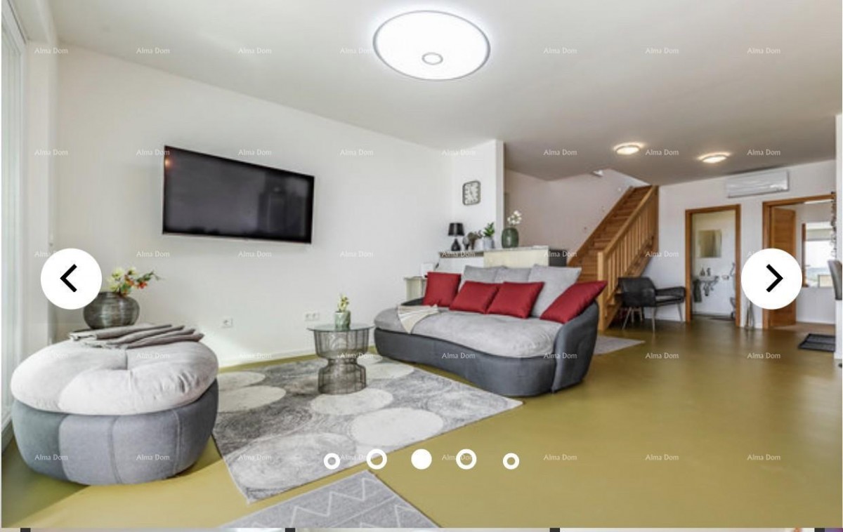 A beautiful villa with a sea view. POMER 12