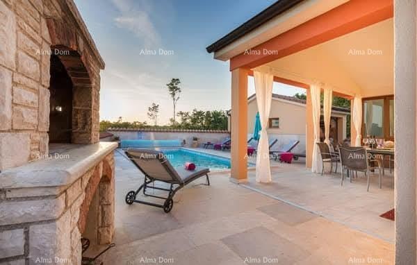 Красивый дом с бассейном, утопающий в зелени! 20