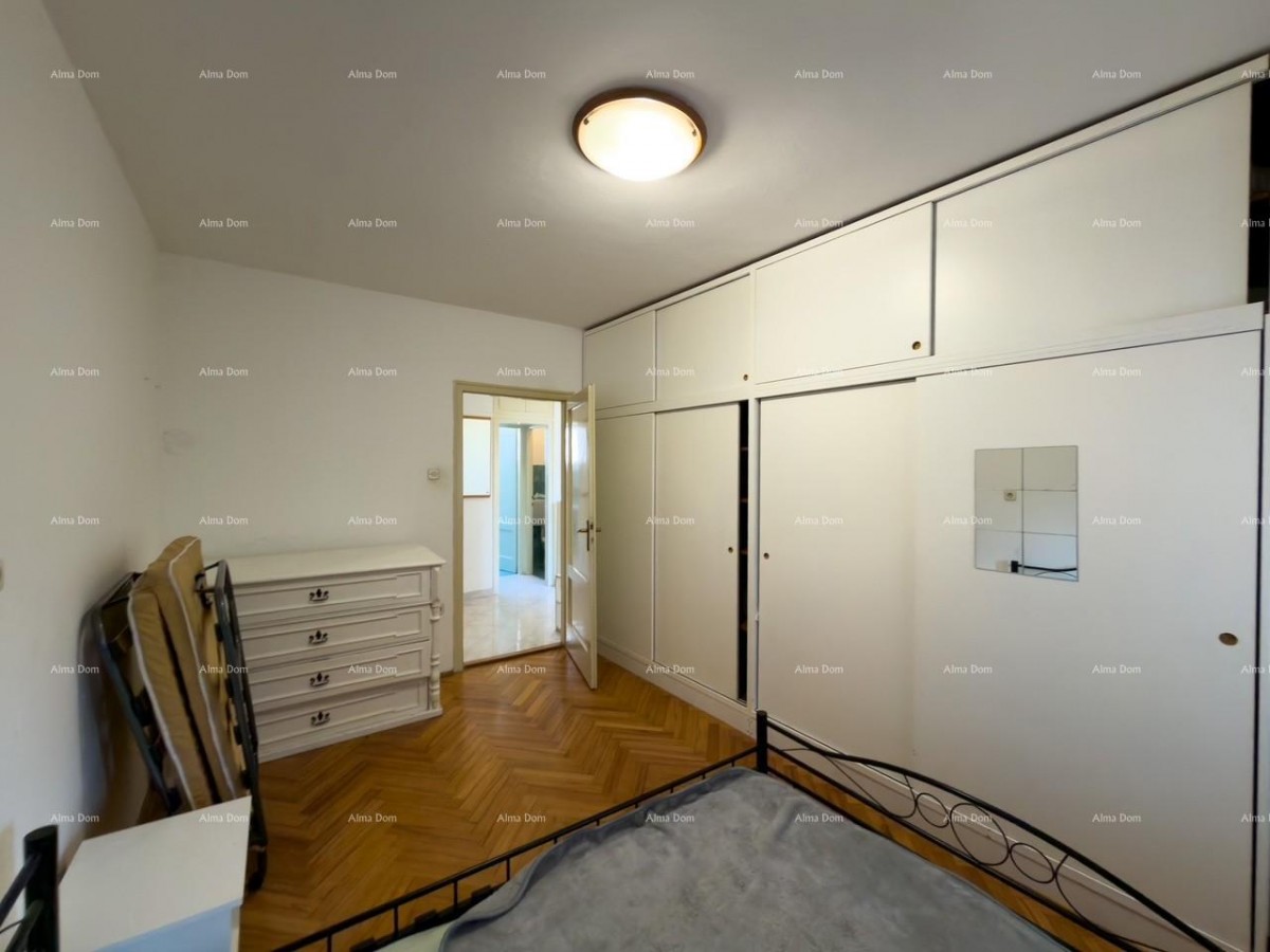 We are selling an apartment in an excellent location in Pula! 7