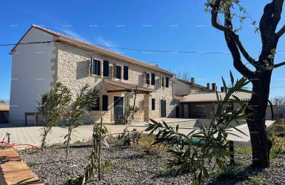 Renovirana istarska kuća s bazenom i dvorištem – mirna lokacija, općina Barban