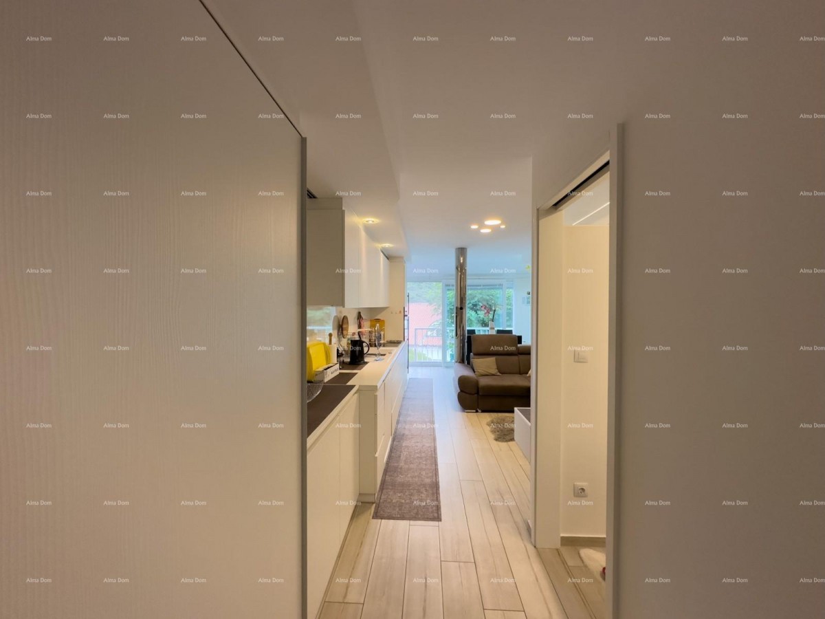 For sale: renovated apartment in Duga Uvala! 9