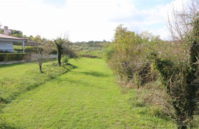 Pazin, proprietà familiare con due unità abitative e ampio giardino