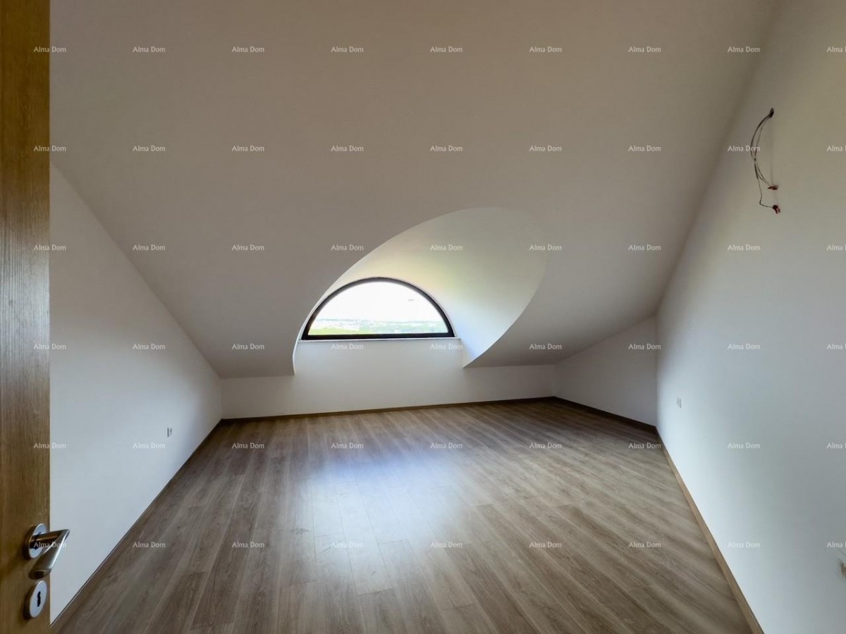 Vendiamo un appartamento con una bellissima vista sul mare! Premantura! 24