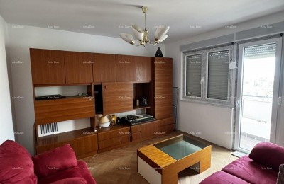 Prodaja renoviranega stanovanja v naselju Vidikovac, Pula