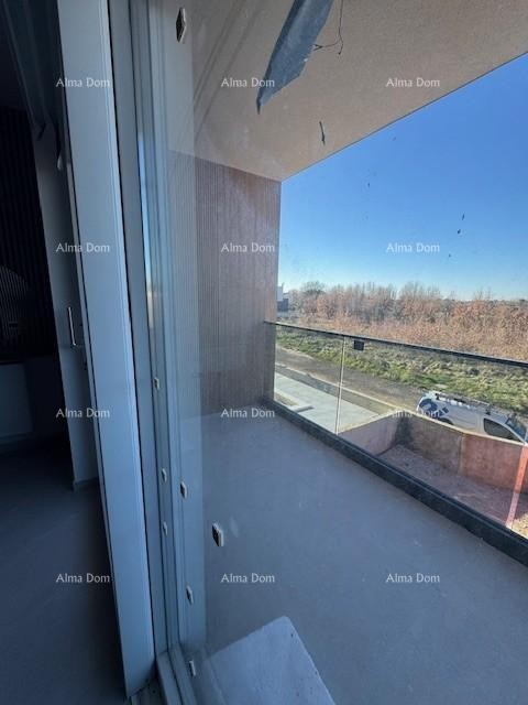 Šišan. Novozgrajena hiša z bazenom 26