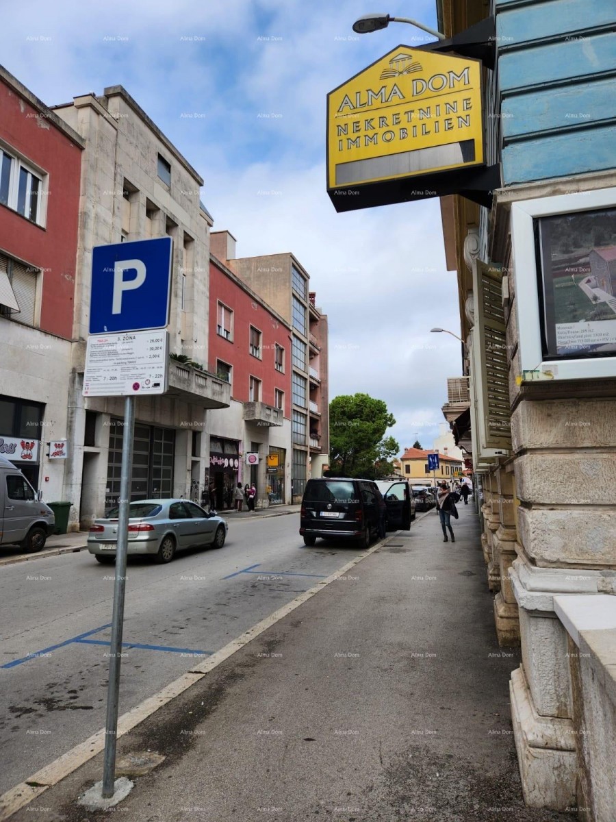 Продается квартира в центре Пулы 13