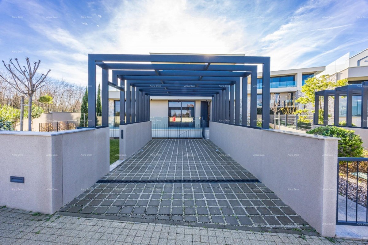 Primo fila al mare! Casa di lusso a Umago, a 300 m dal mare - perfetta per famiglie con moderni comfort. 1