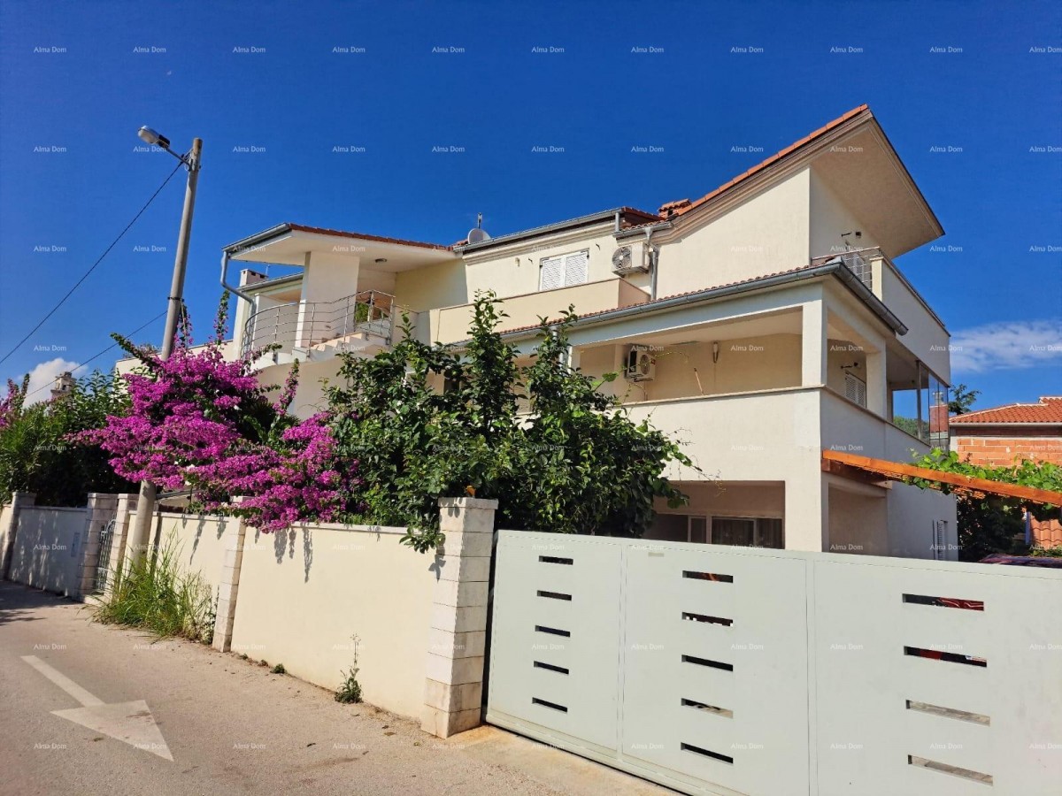 НА ПРОДАЖУ – Дом с двумя отдельными квартирами, Премантура 1