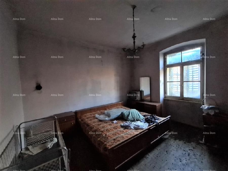 We are selling an old Istrian stone house with a view of Grožnjan. 11