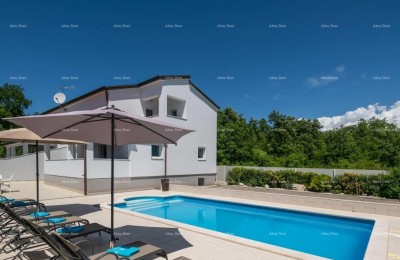 Twin villa with a pool – surroundings of Poreč