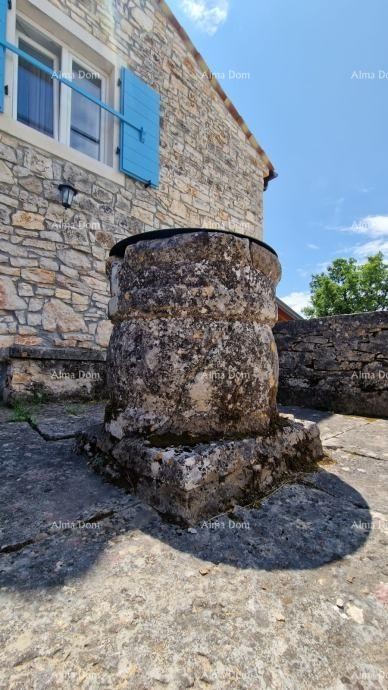 Sveti Lovreč, Čudovita kamnita vila z veliko parcelo 14