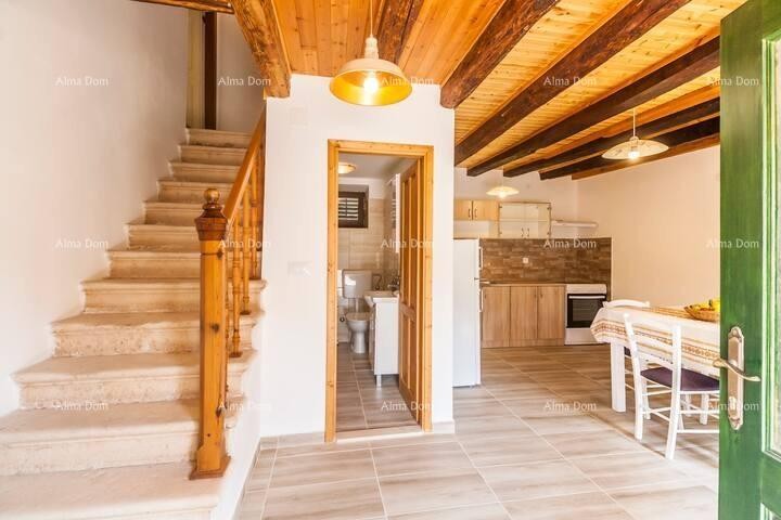 Vendita - Bellissima casa ristrutturata in Istria, nel centro di Marčana! 2