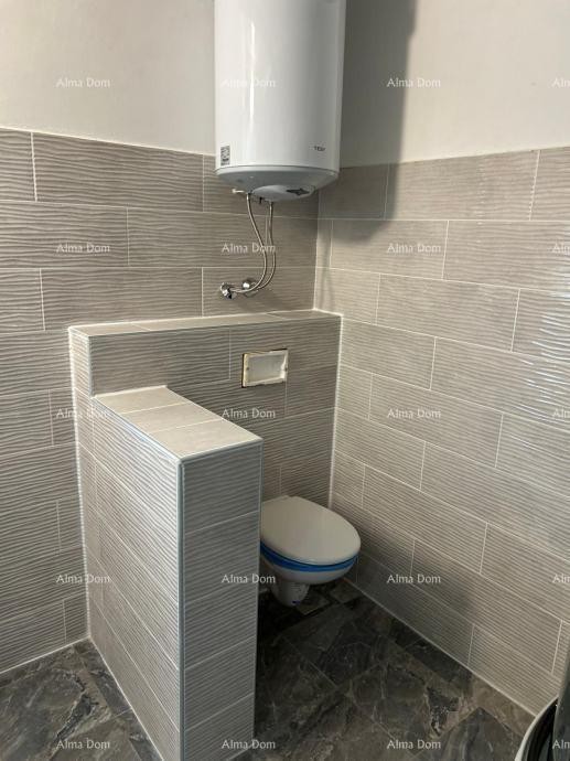 Pula – Valdebek, nezavršena prizemnica s okućnicom 12