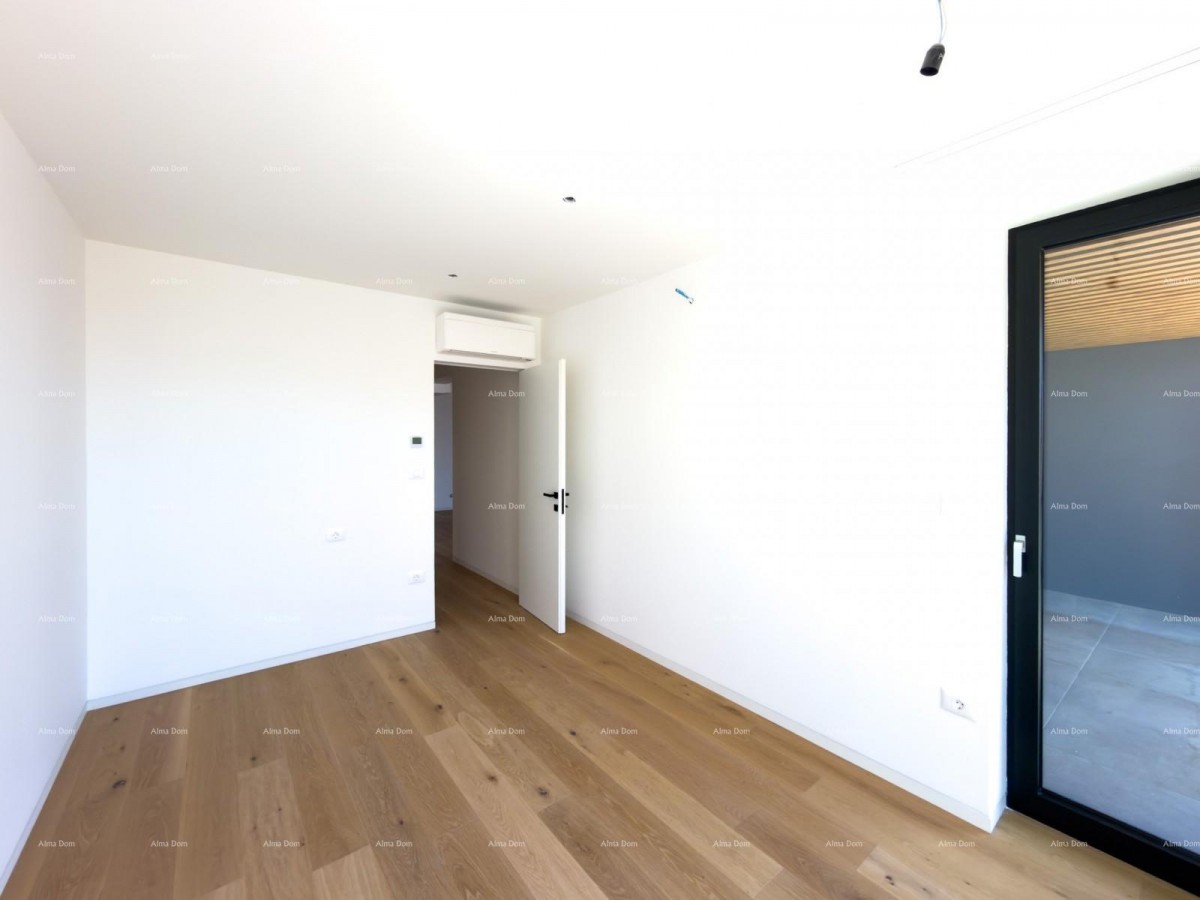 Vendita di appartamenti in edificio residenziale e commerciale con vista mare, centro di Umago! S3 16
