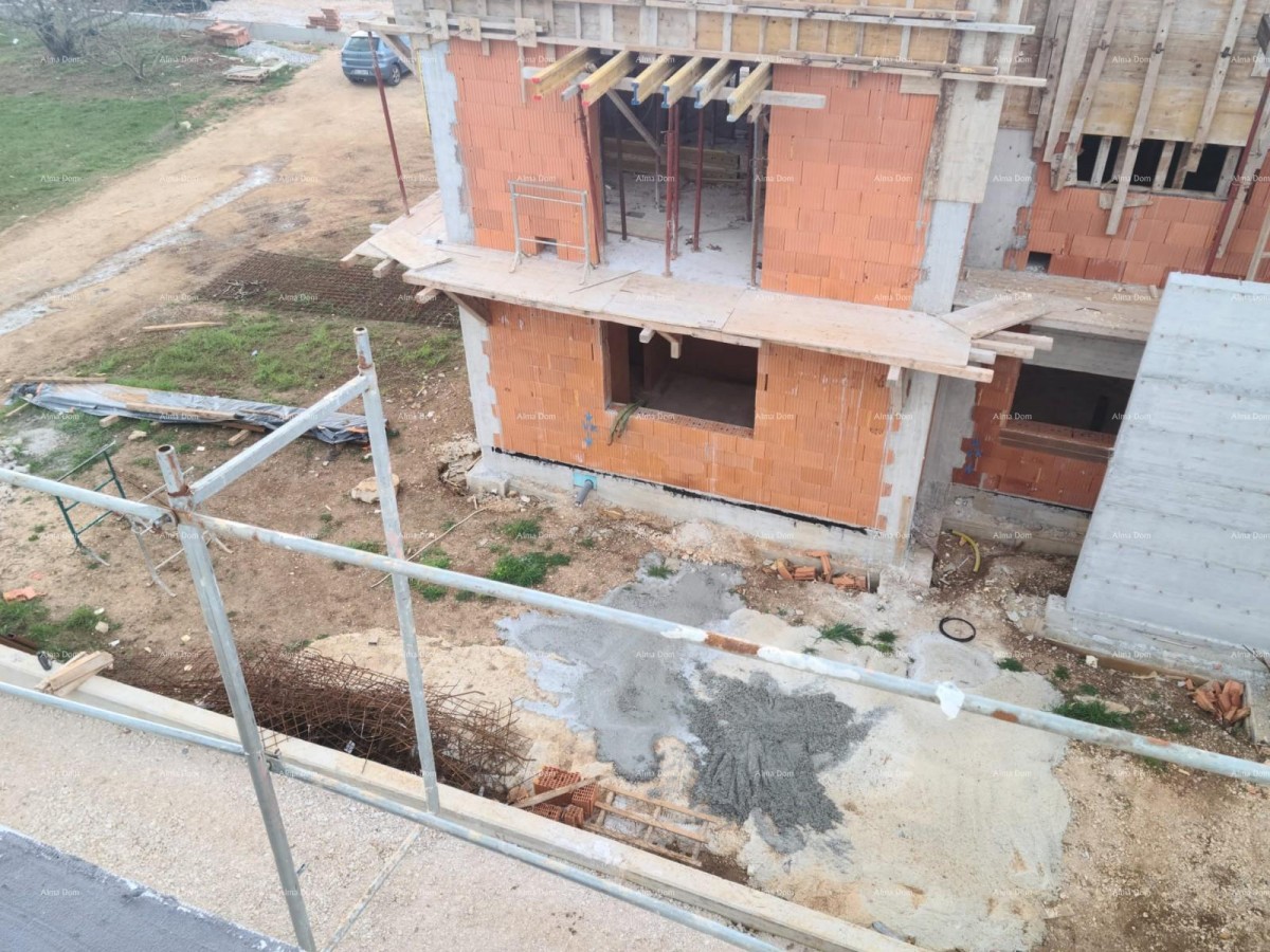 Poreč – stan s terasom i dvorištem. Blizina Valkarina. 14