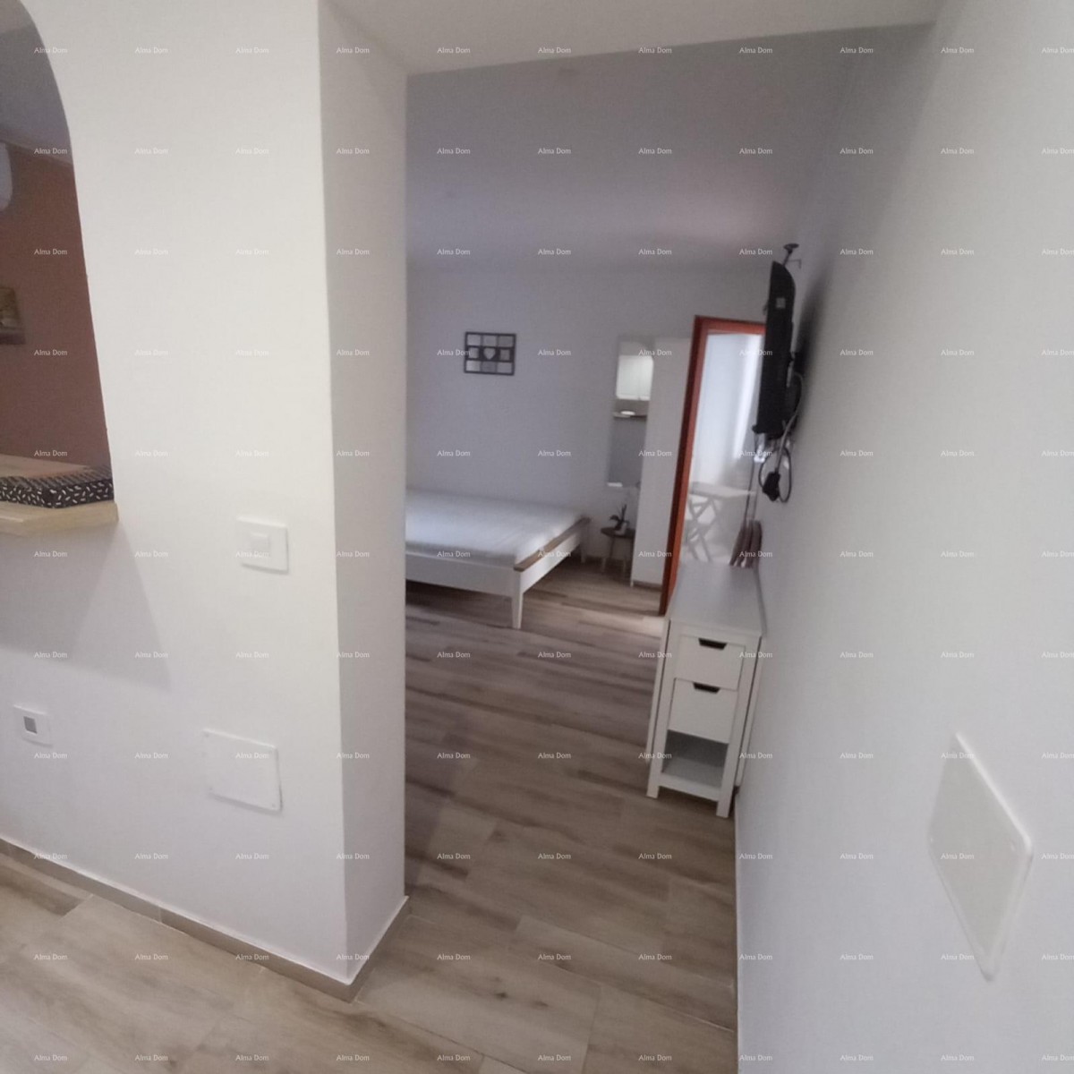 Pješčana Uvala, 200 meters from the beach and sea, a charming house with three apartments. 7