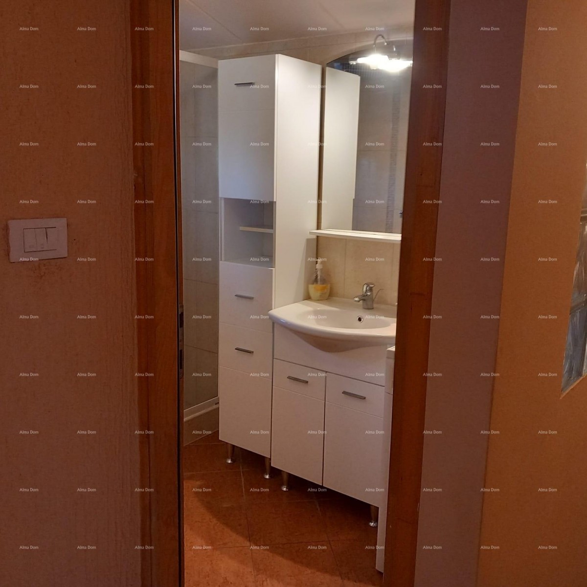 Prodaja kuće s dvorištem i parkirnim mjestima, Pula! 20