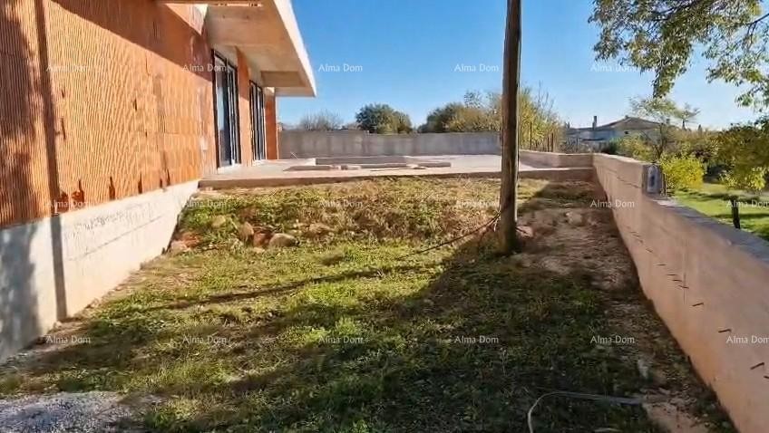 Kanfanar, moderna kuća u Roh-bau fazi 12