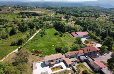 BARBAN - Building land with project (half of a duplex), 15 minutes from the sea