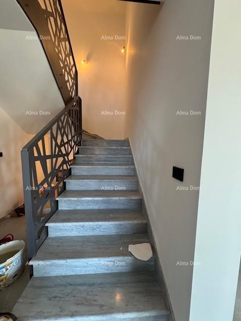 Šišan. Novozgrajena hiša z bazenom 19