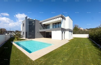 New modern villa near the sea!