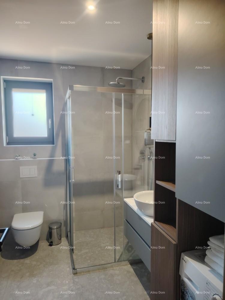 Vrhunski trosoban stan s pogledom na more, opremljen 18