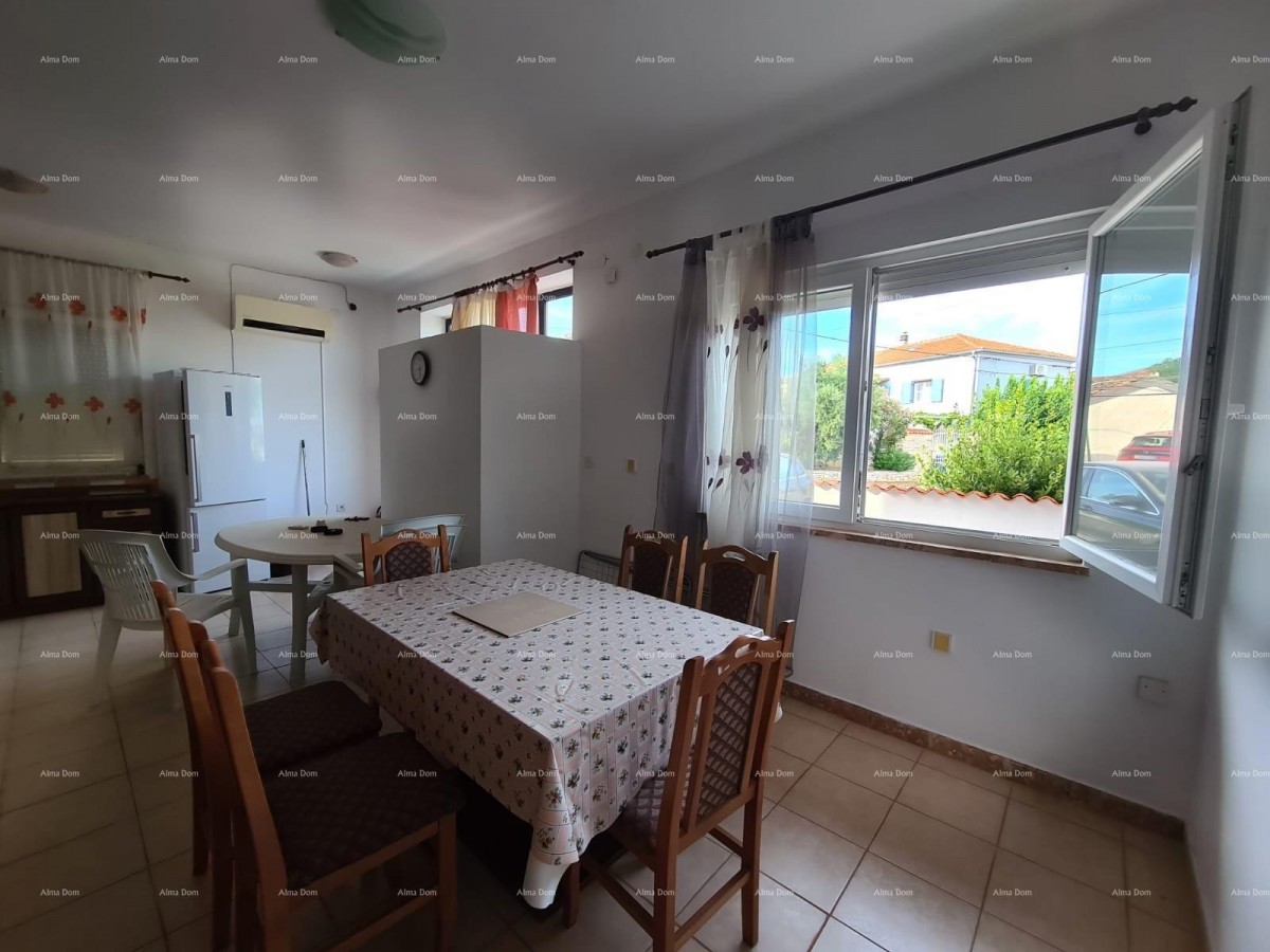 Prodaja, Ližnjan , kuća u nizu sa tri apartmana. 22