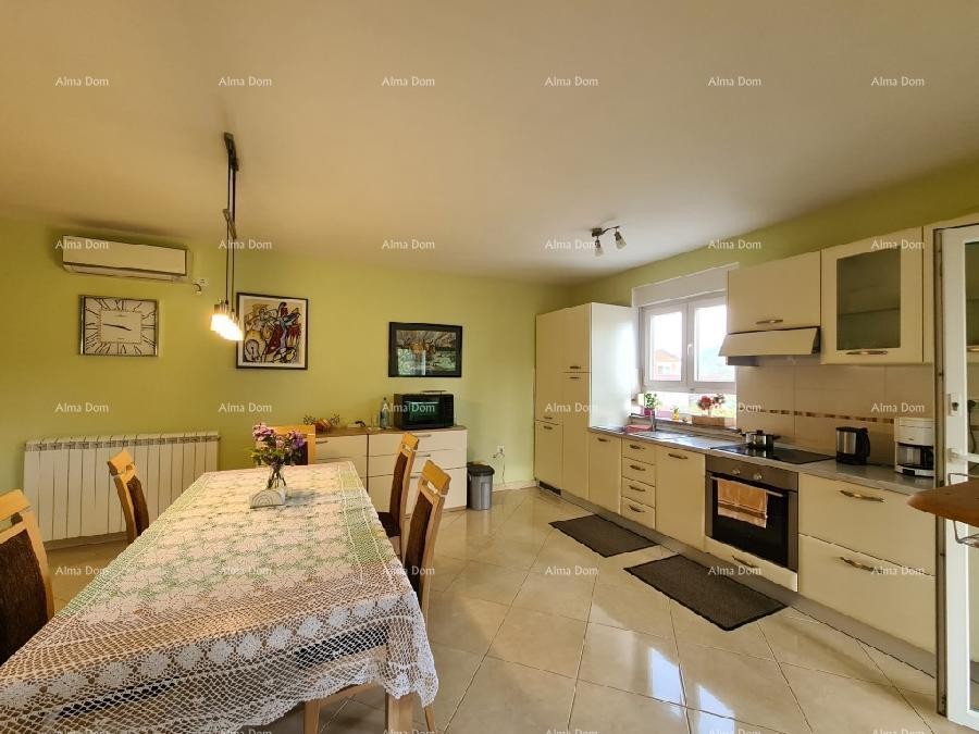 Ližnjan u prodaji  jedna velika i jedna mala kuća. 33