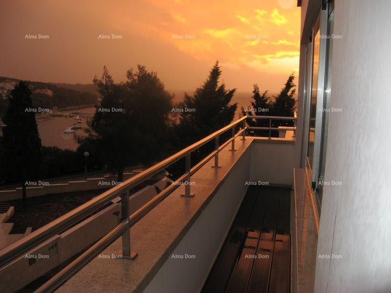 Na prodaju – Luksuzna vila 60 m od morja, Peščena uvala 21