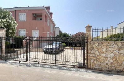 Excellent opportunity! Exclusive sale of an apartment in a prime location with a garden and parking space. Sea view! Pošesi, Medulin!!