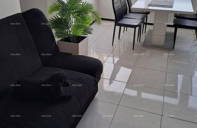 Na prodaju renoviran  stan s prekrasnim pogledom na more