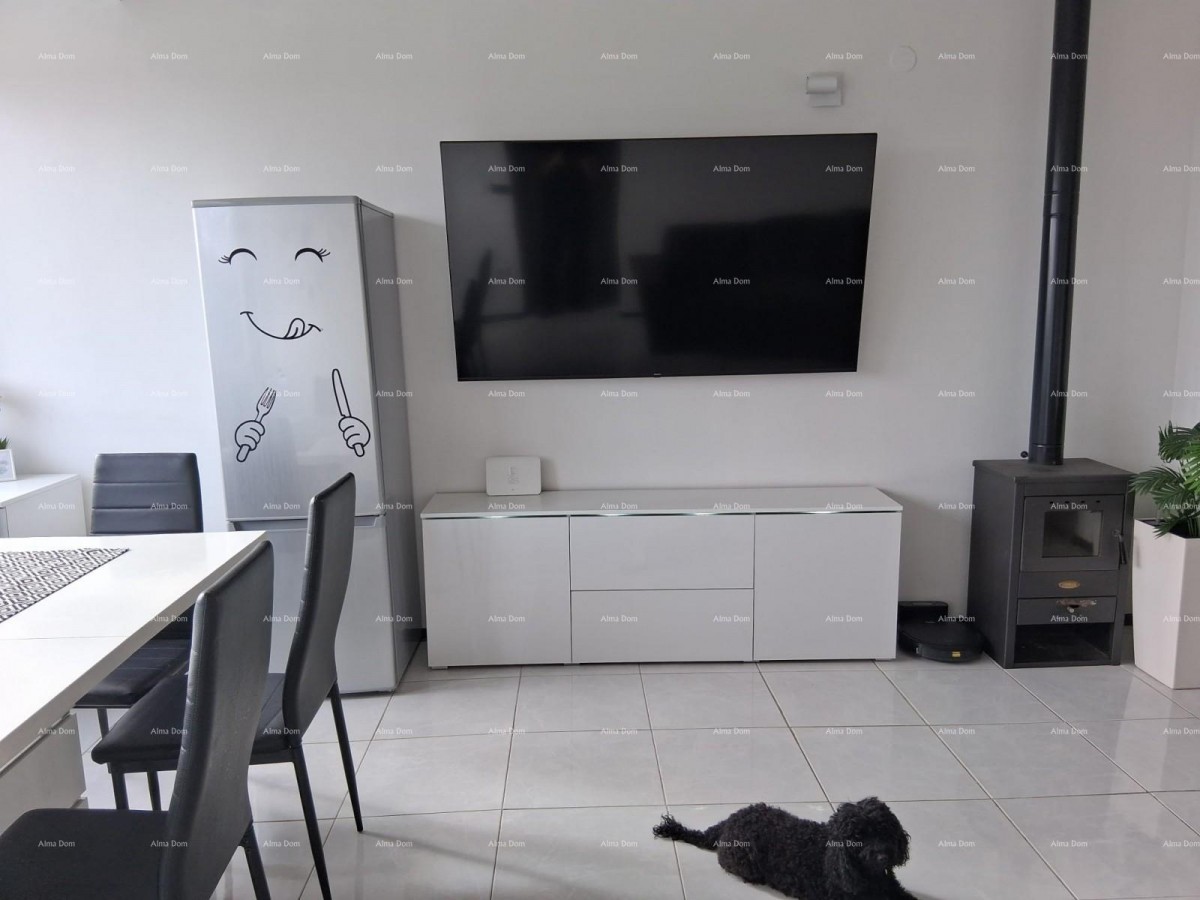 Na prodaju renoviran  stan s prekrasnim pogledom na more 11