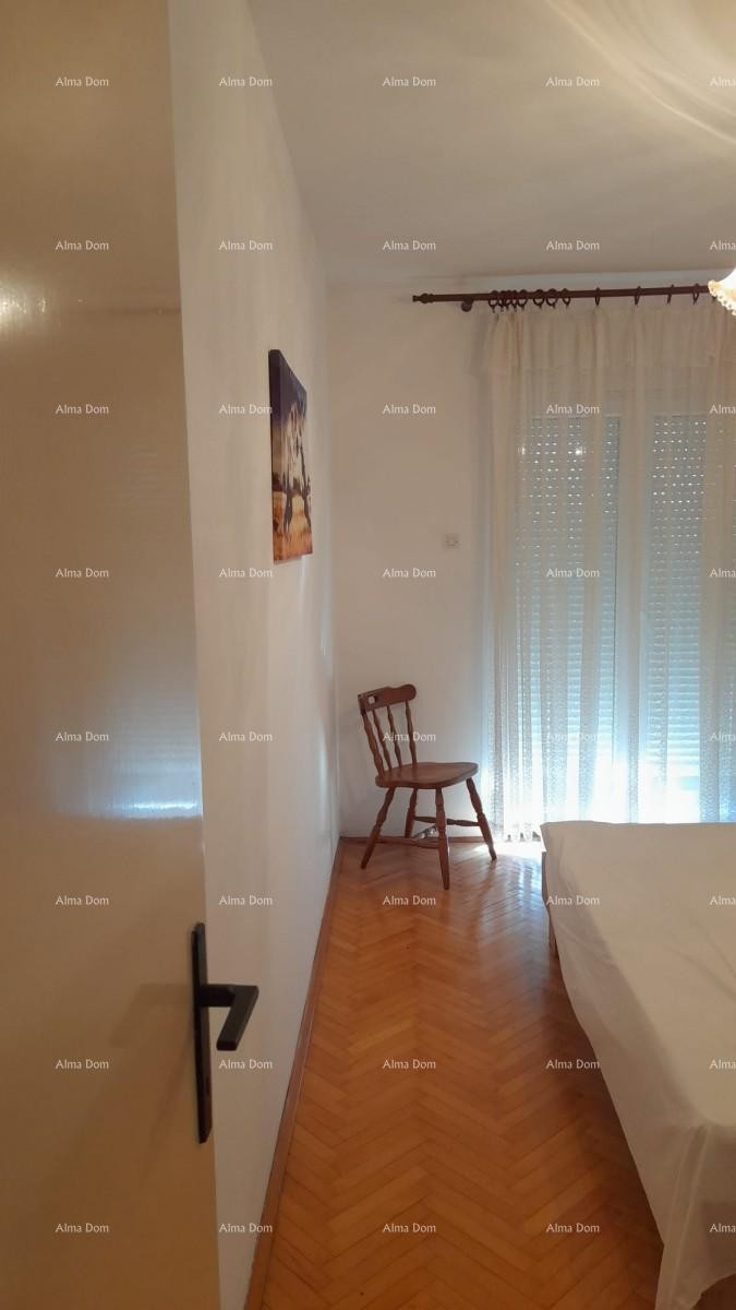Prodaja, Ližnjan , kuća u nizu sa tri apartmana. 12