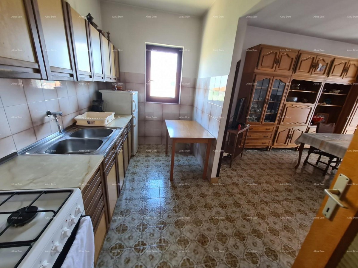 Sale of a house with two residential units, an auxiliary building, and a garage, Ližnjan! 32