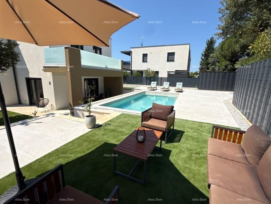 DVOETAŽNI APARTMA S PRIVATNIM BAZENOM IN VELIKO ZEMLJIŠČE – POREČ 4