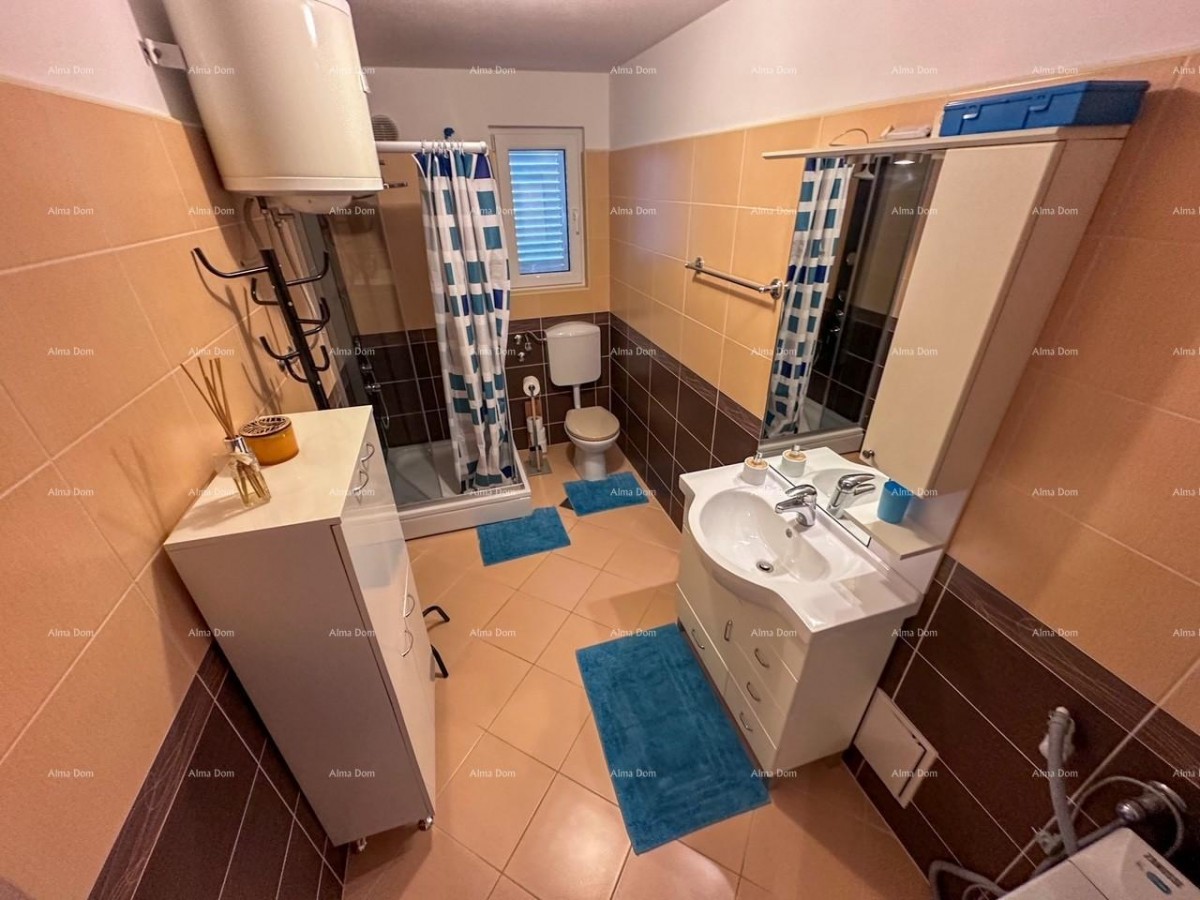 Vendiamo una casa con due appartamenti a Valbandon. 8