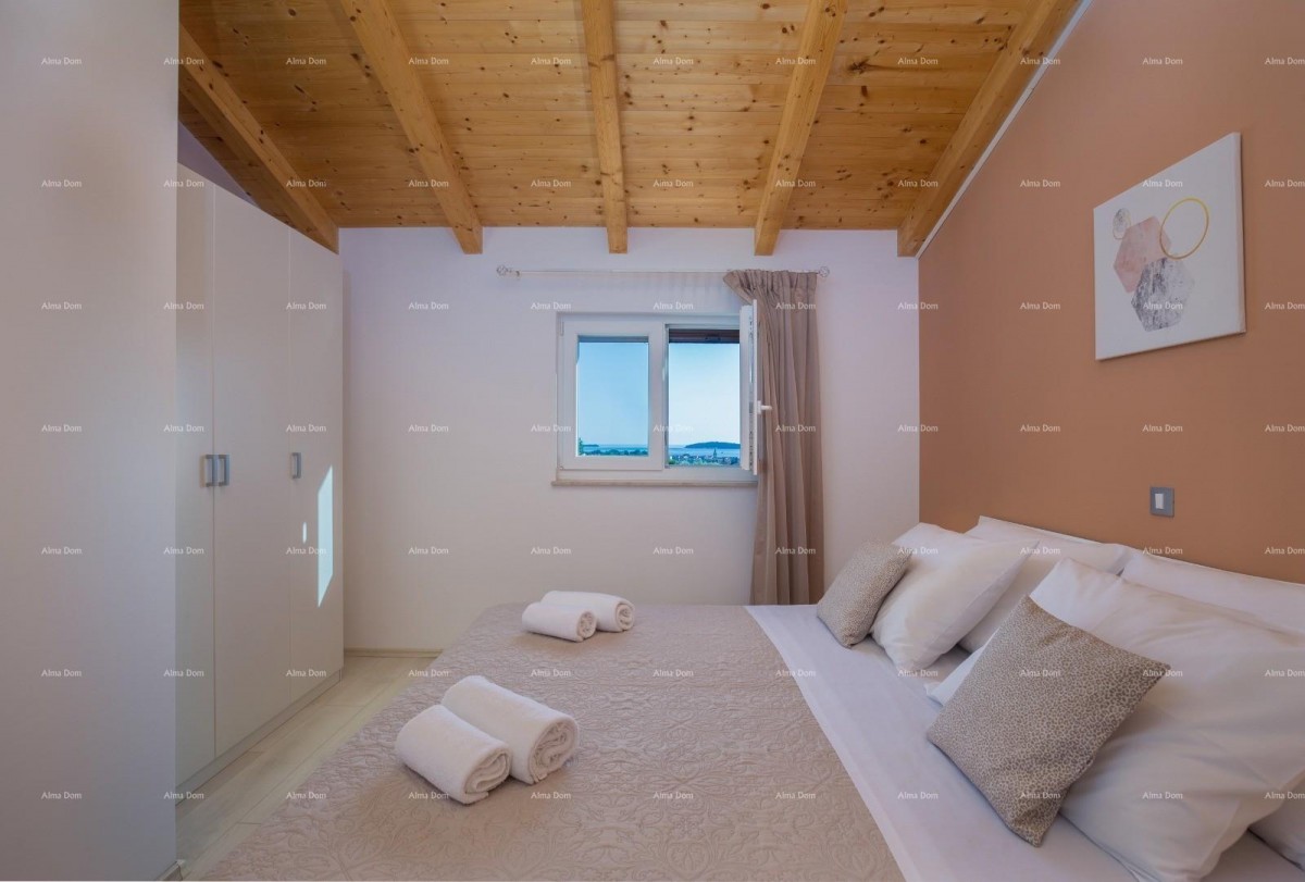 Fažana, detached house on a large plot of 1844 m2. View of the entire Fažana. 18