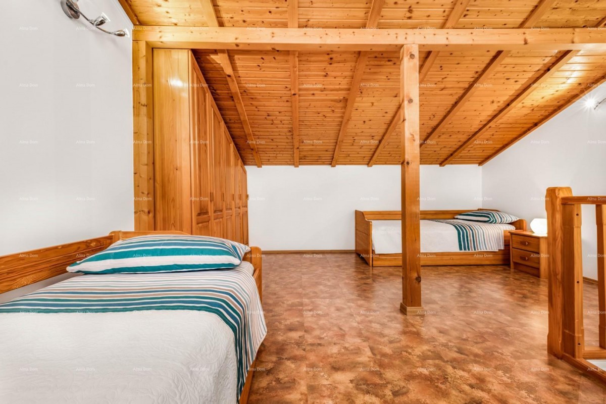 Prodamo dve povezani hiši v Pomeru 33