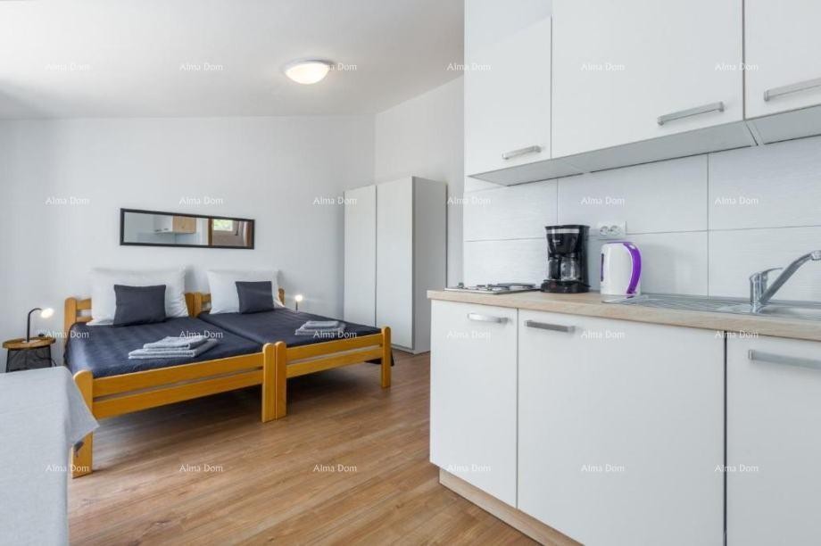 Na prodaju kuća s apartmanima u Štinjanu. 17